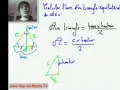 Calcul de l'aire d'un triangle isocèle. La formule est base x hauteur / 2. Un élève explique la démarche.