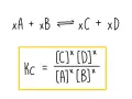 La formule de la constante d'équilibre Kc pour la réaction xA + xB ⇌ xC + xD.