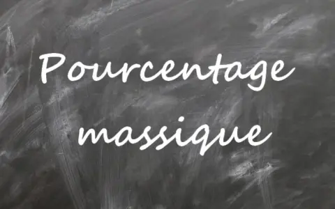 Texte écrit à la craie sur un tableau noir : "Pourcentage massique".