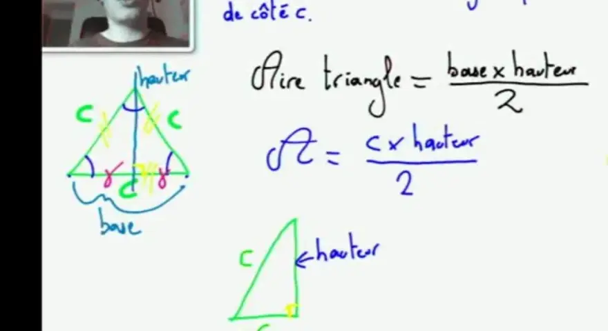 Calcul de l'aire d'un triangle isocèle. La formule est base x hauteur / 2. Un élève explique la démarche.