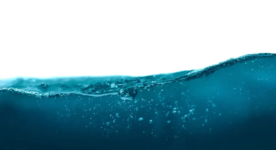 Vague d'eau bleue avec des bulles, rappelant la masse volumique de l'eau.