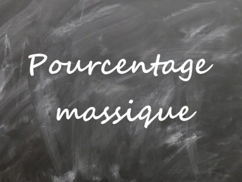 Texte écrit à la craie sur un tableau noir : "Pourcentage massique".